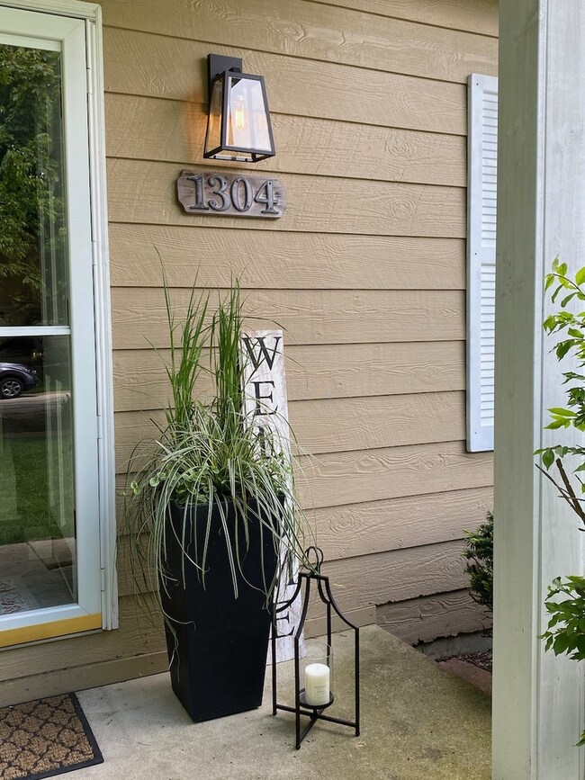 1304 Oconto Ct, Naperville, IL 60564 - photo 3