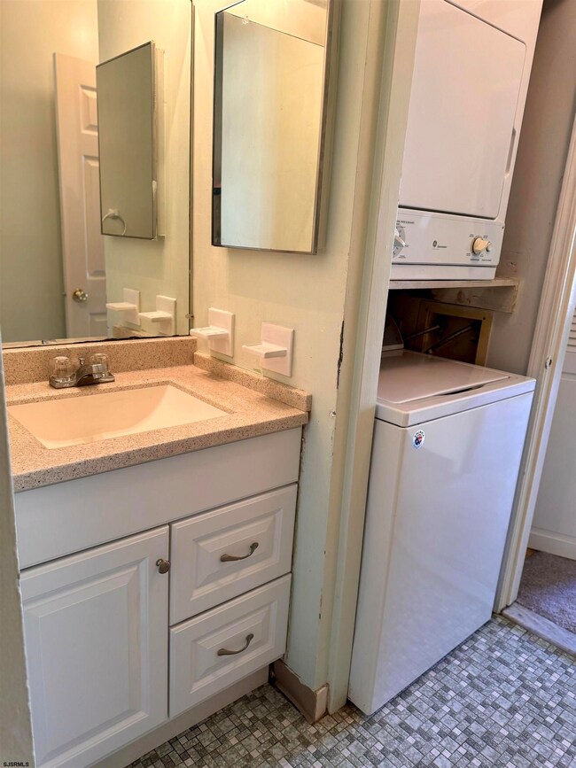 11 Country Hickory Ln unit H11, Egg Harbor Township, NJ 08234 - photo 2