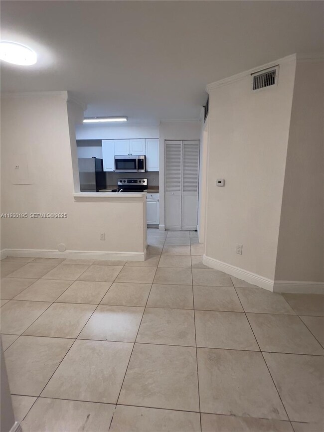 2880 N Oakland Forest Dr unit 107, Oakland Park, FL 33309 - photo 6