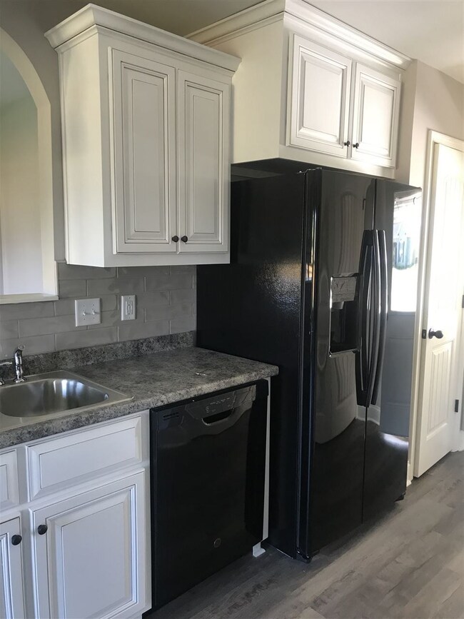 229 N Charity Ln, Warner Robins, GA 31088 - photo 4