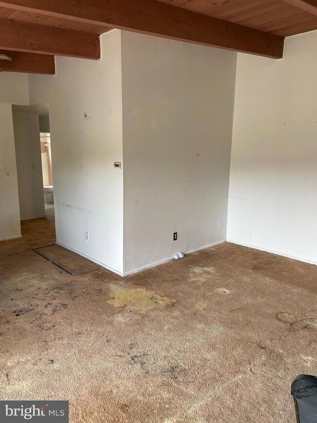 7617 Fontainebleau Dr unit 2145, New Carrollton, MD 20784 - photo 3