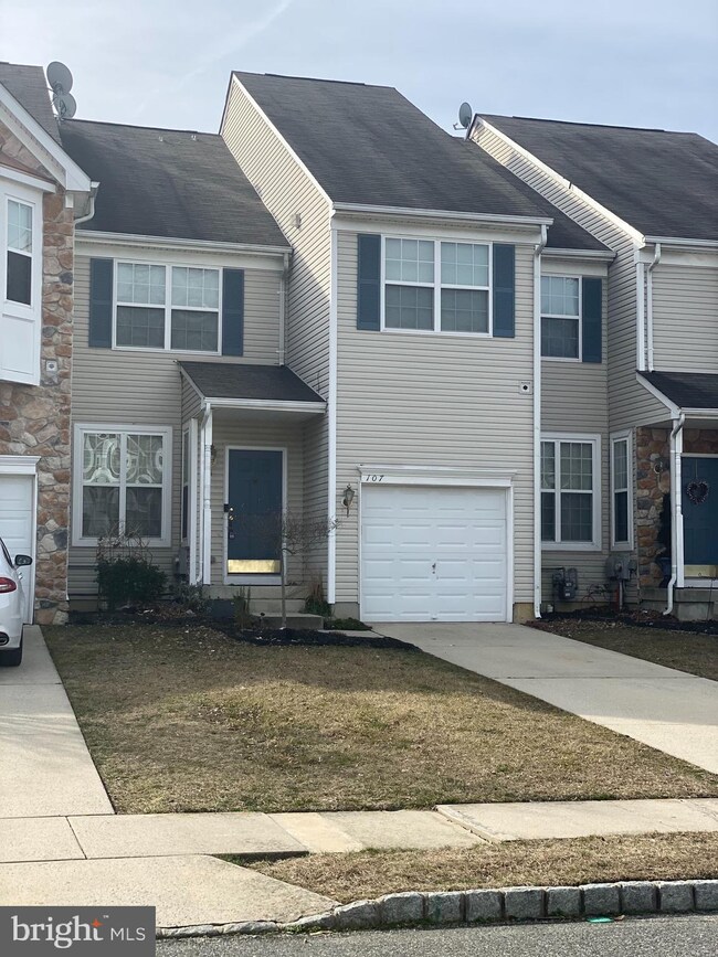 107 Cypress Ct, Woodbury, NJ 08096 - photo 2