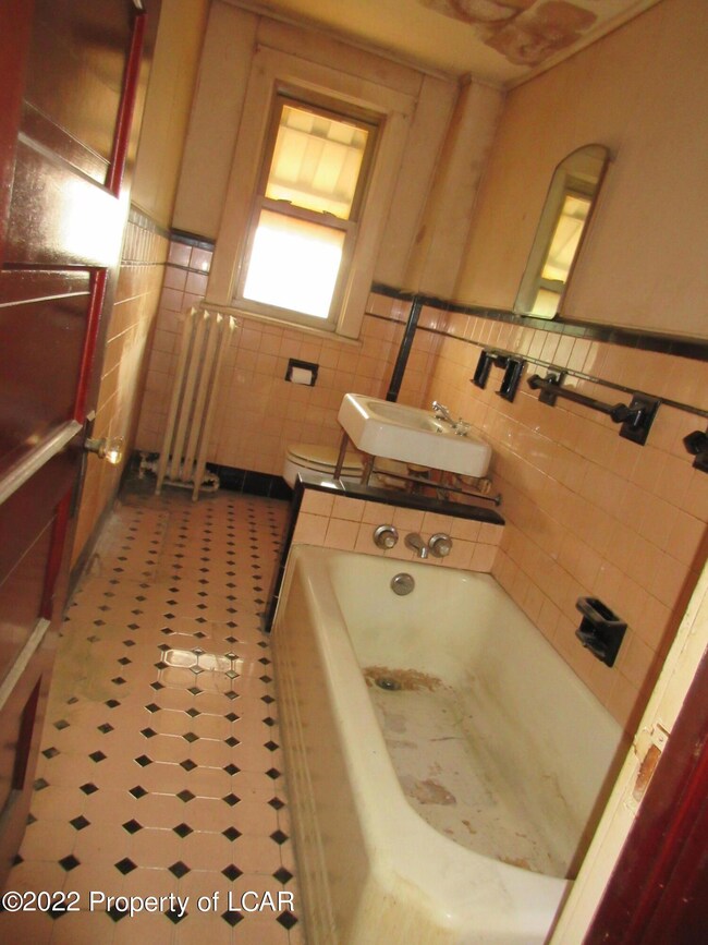 107 Putnam St, West Hazleton, PA 18202 - photo 6