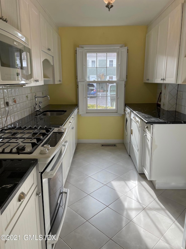 98 Valley _ Kitchen