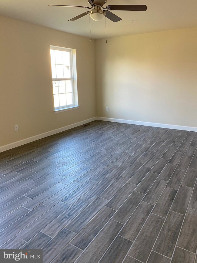 526 Arietta Ct, Reading, PA 19605 - photo 3