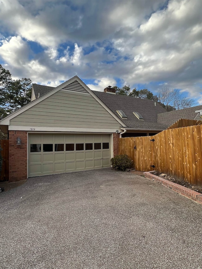 Rear shared alley access to garages.