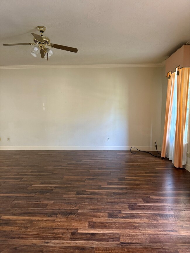 9731 New Kent Dr, Sugar Land, TX 77498 - photo 5