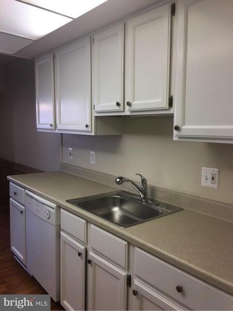 11650 Stoneview Square unit 1B, Reston, VA 20191 - photo 5