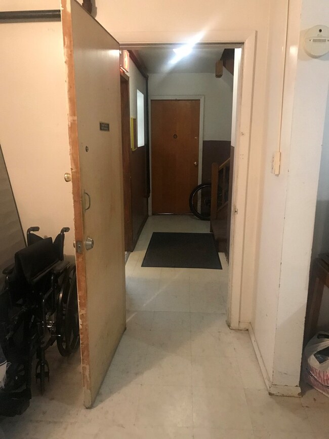 6328 N Mozart St, Chicago, IL 60659 - photo 5