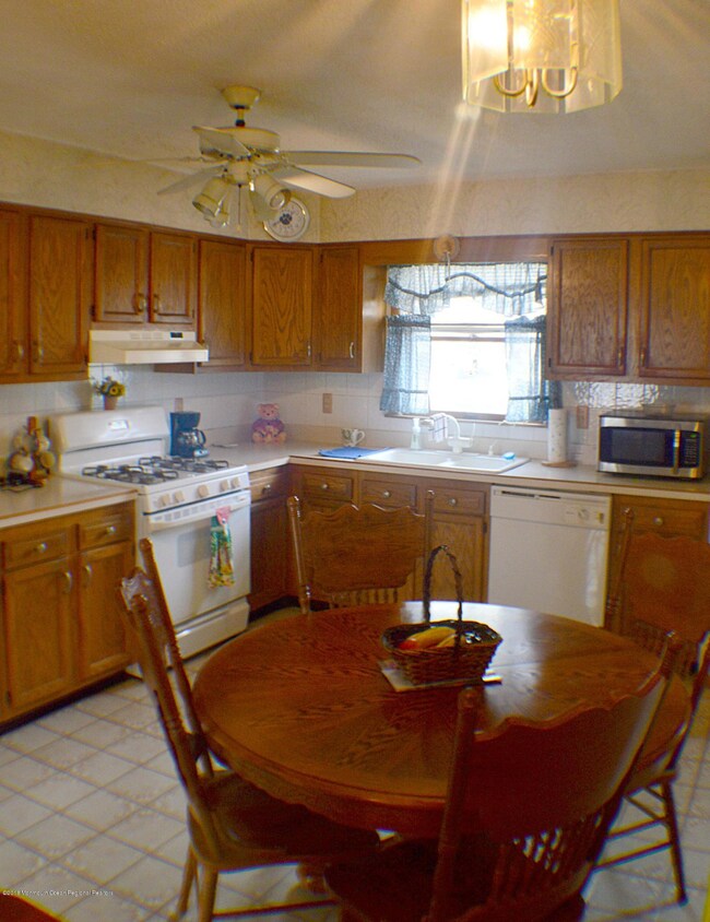1st Fl Kitchen 2