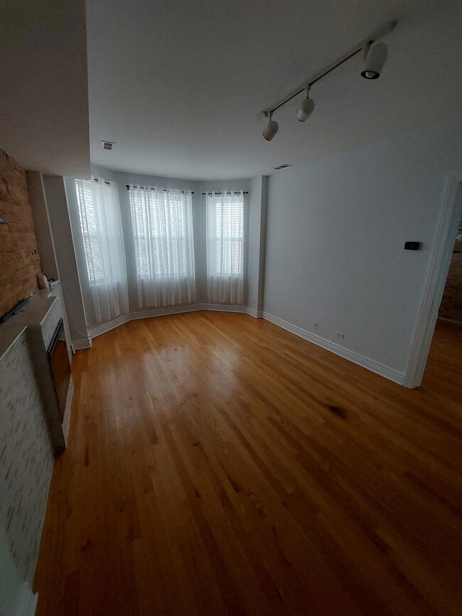 6100 N Mozart St unit 3, Chicago, IL 60659 - photo 3