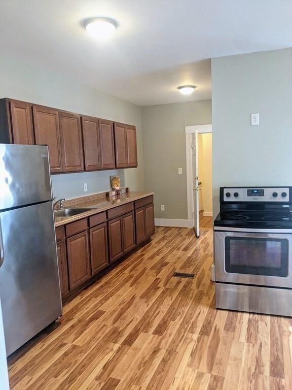 48 Leach St unit 2, Salem, MA 01970 - photo 2