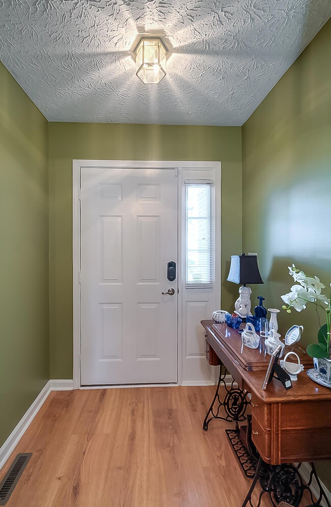 100 Medinah Ct, Frankfort, KY 40601 - photo 3