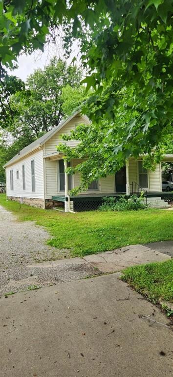 423 S Minnesota Ave, Columbus, KS 66725 - photo 6