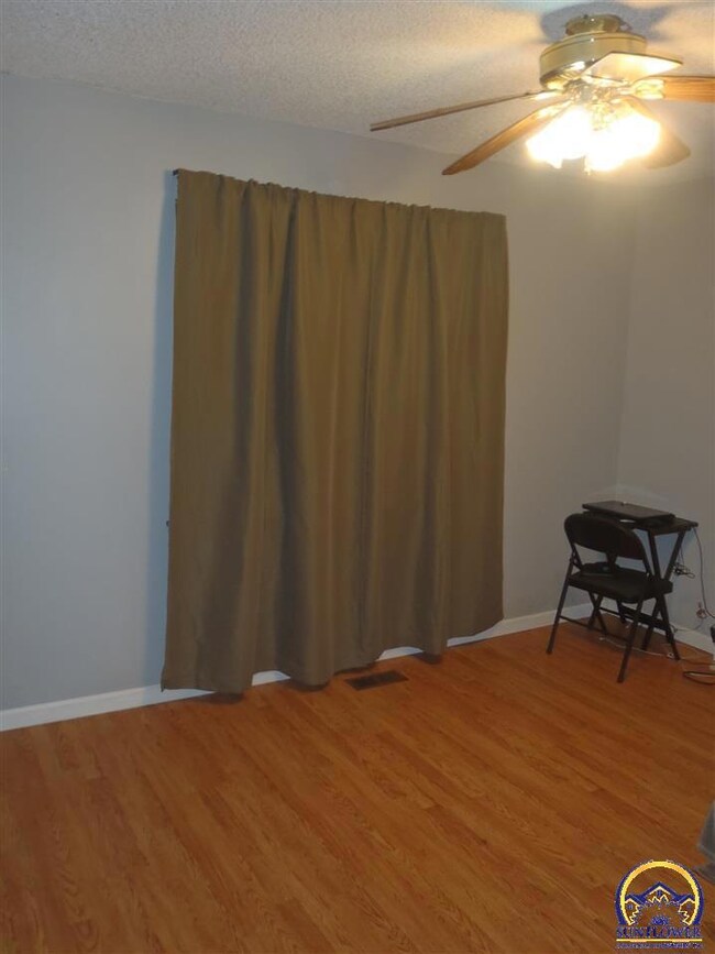 2524 SW Buchanan St, Topeka, KS 66611 - photo 6