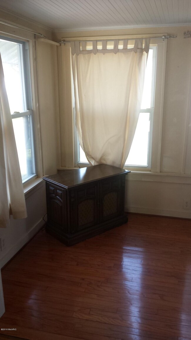 2206 Dawson Ave NE, Grand Rapids, MI 49505 - photo 4