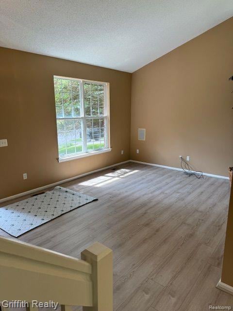 2557 Hilltop Ln unit 200, Howell, MI 48843 - photo 7