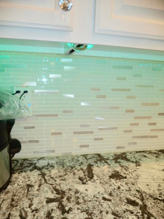 Granite Kich/Backsplash