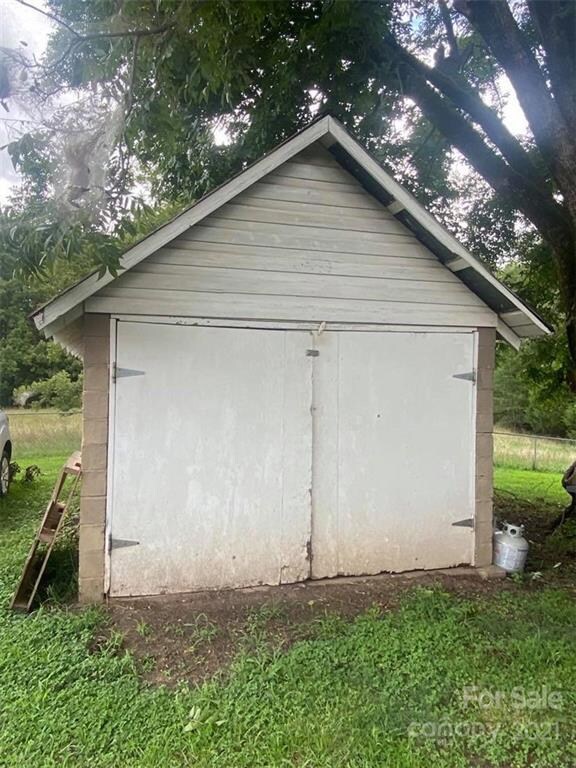 207 Parris Rd, Blacksburg, SC 29702 - photo 4