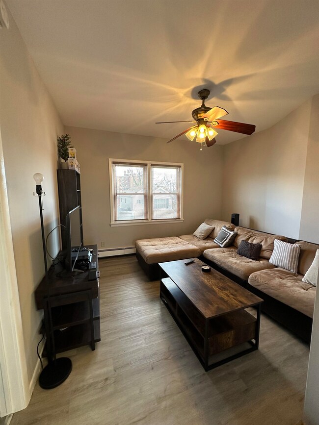46-48 E 17th St unit 3R, Bayonne, NJ 07002 - photo 4