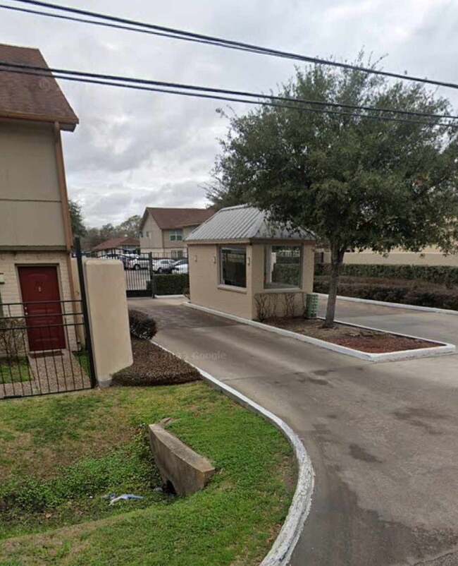 GATED ENTRANCE