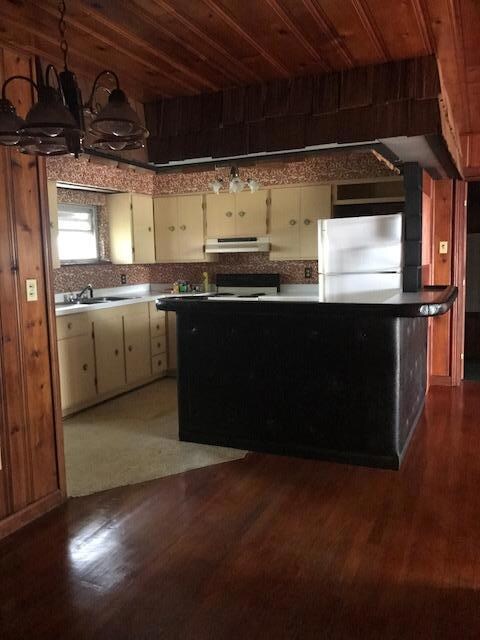 Kitchen - Dining Area