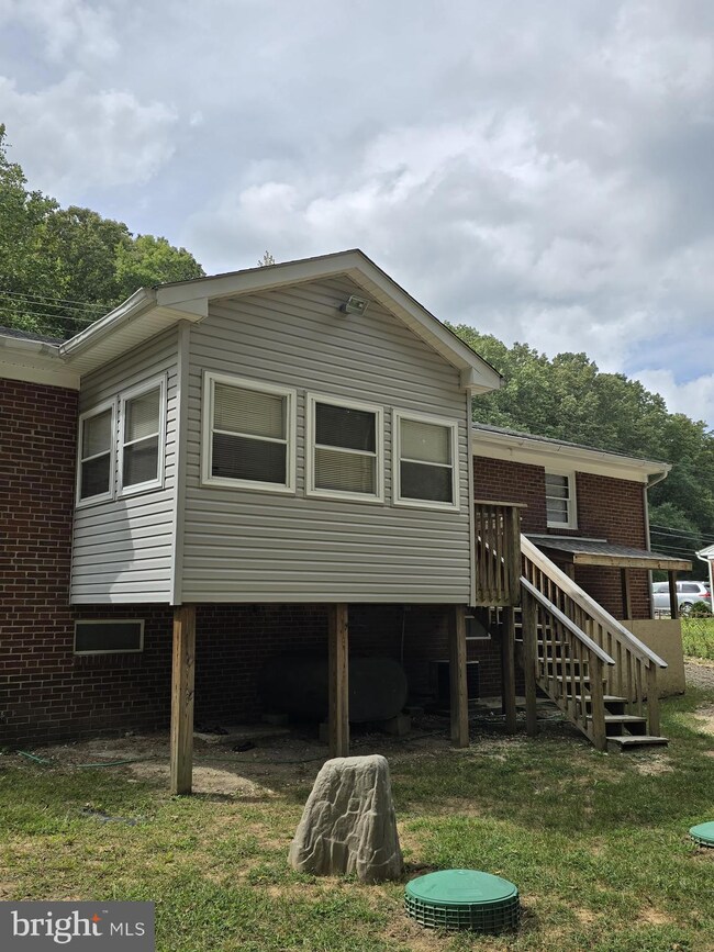 5090 Hawthorne Rd, La Plata, MD 20646 - photo 4