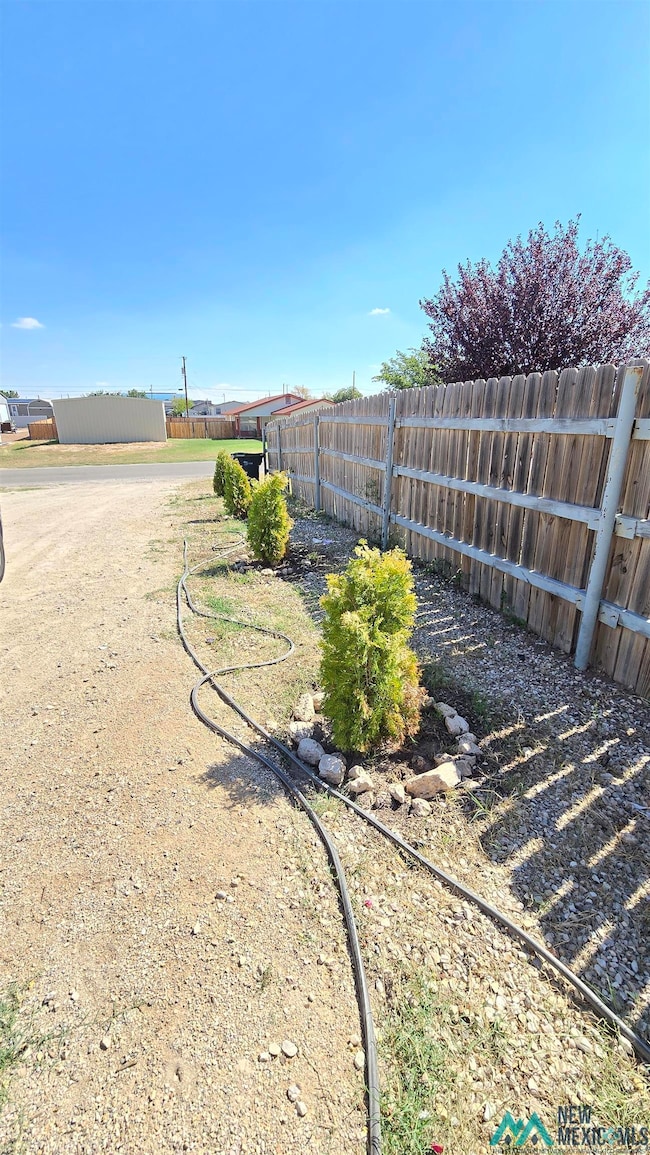 2109 Algerita St, Carlsbad, NM 88220 - photo 4