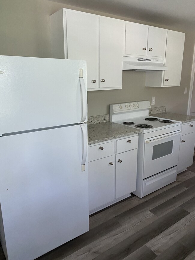 910 W 7th St unit B, Columbia, TN 38401 - photo 2