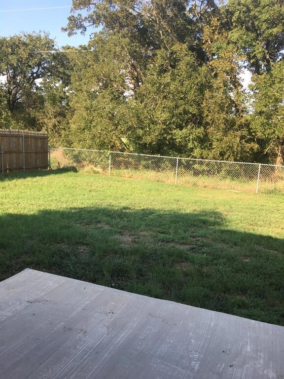 817 Meadowlark Cir, Granbury, TX 76049 - photo 5