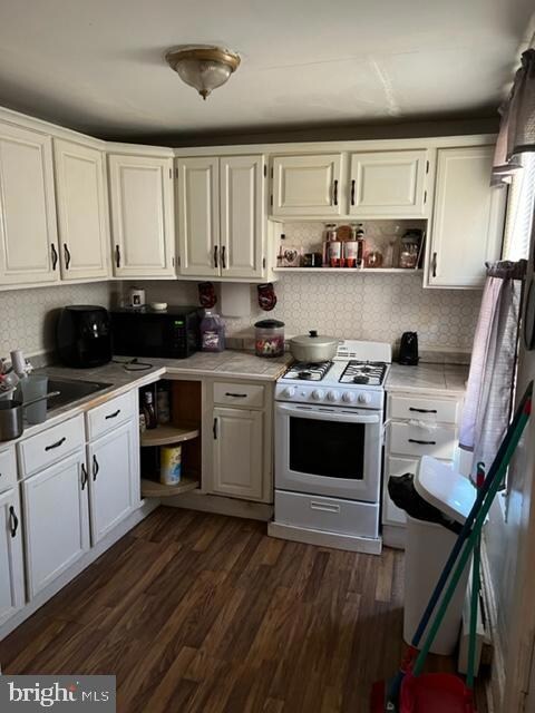 636 Moss St, Reading, PA 19604 - photo 4