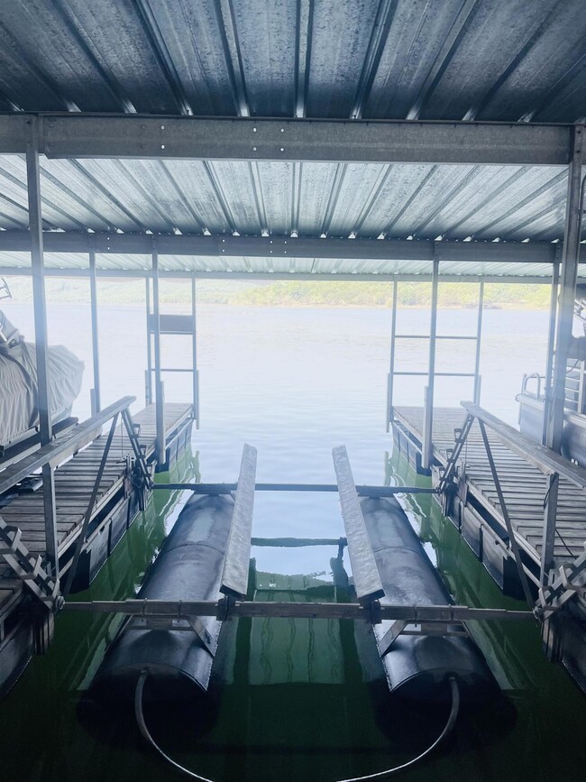 TABLE ROCK LAKEFRONT VIEW HOME BOAT SLIP
