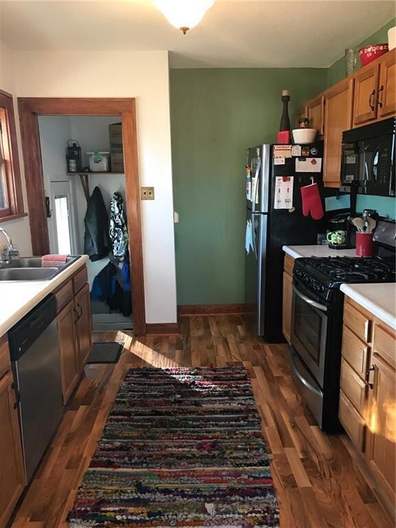 1023 N 4th Ave E, Newton, IA 50208 - photo 6