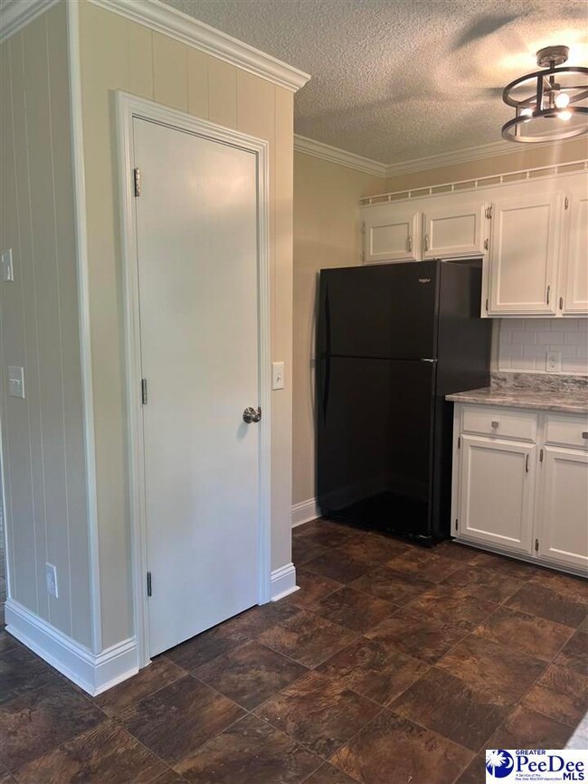 811 E Scarlett Ln, Florence, SC 29505 - photo 4