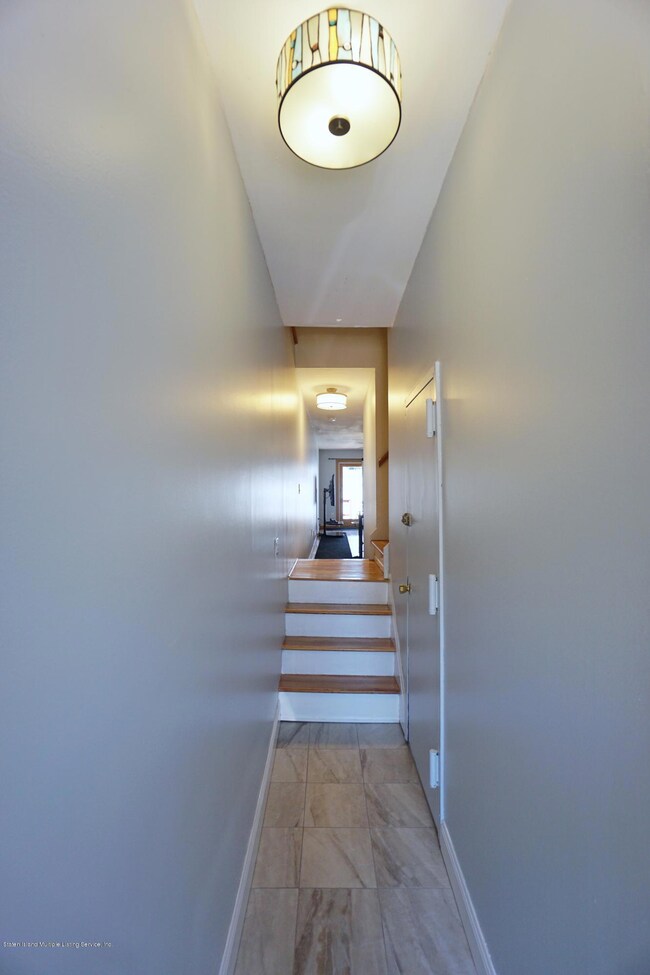 31 Locust Pl