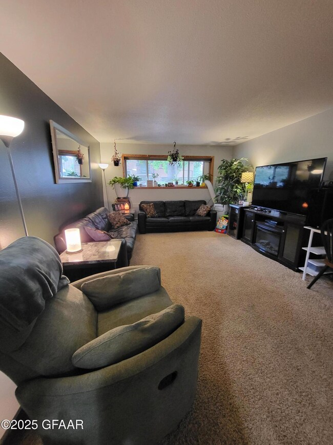 1711 21st Ave S unit 107, Grand Forks, ND 58201 - photo 2