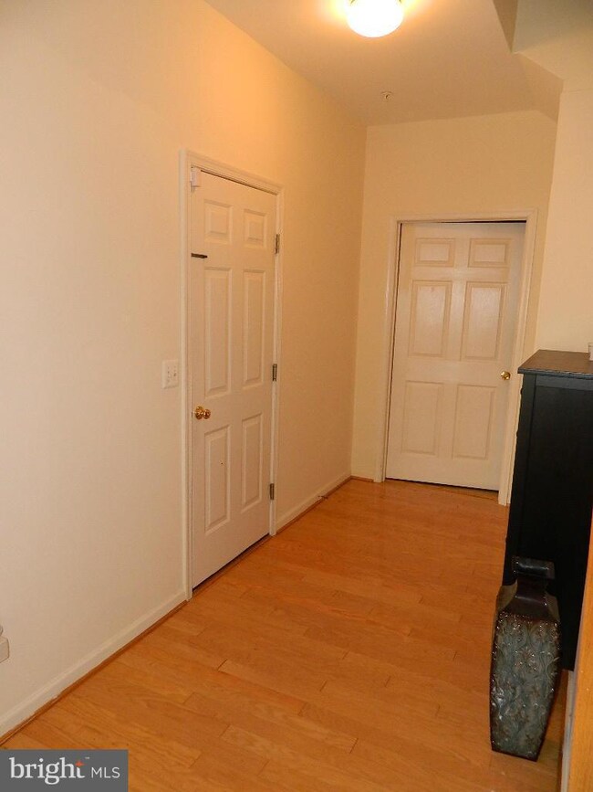 9129 Aventon Ct, Lorton, VA 22079 - photo 3