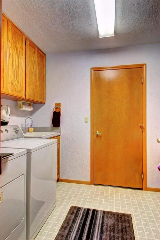 1231 Paulita Dr, Medford, OR 97504 - photo 7