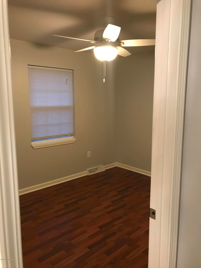 8313 Roseborough Rd, Louisville, KY 40228 - photo 7