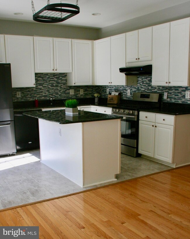 6706 Ordsall St, Alexandria, VA 22315 - photo 6