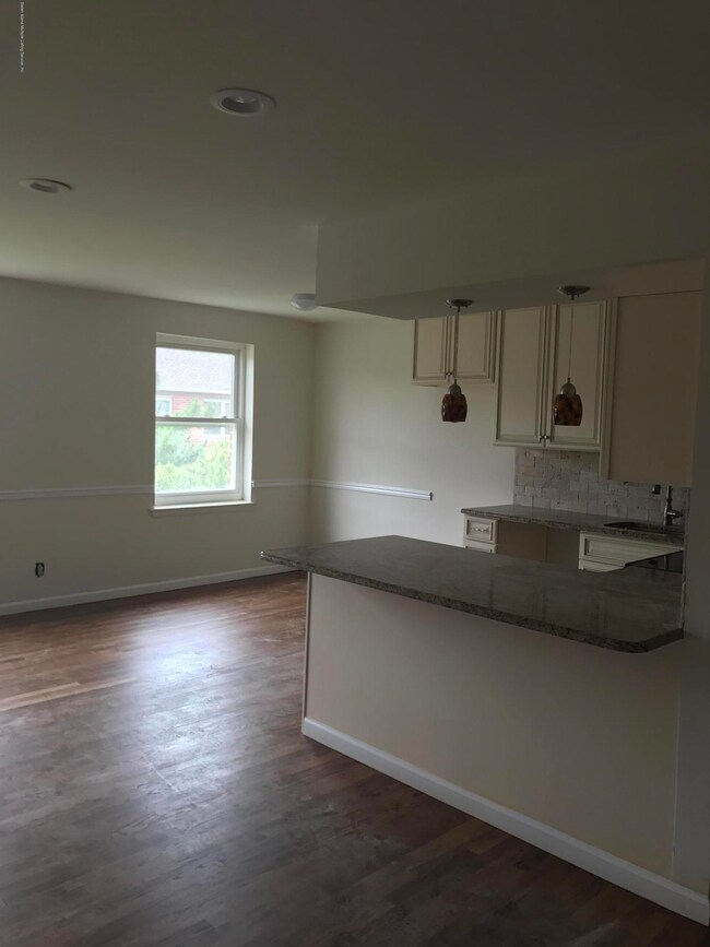 924 Armstrong Ave unit 2-3, Staten Island, NY 10308 - photo 3