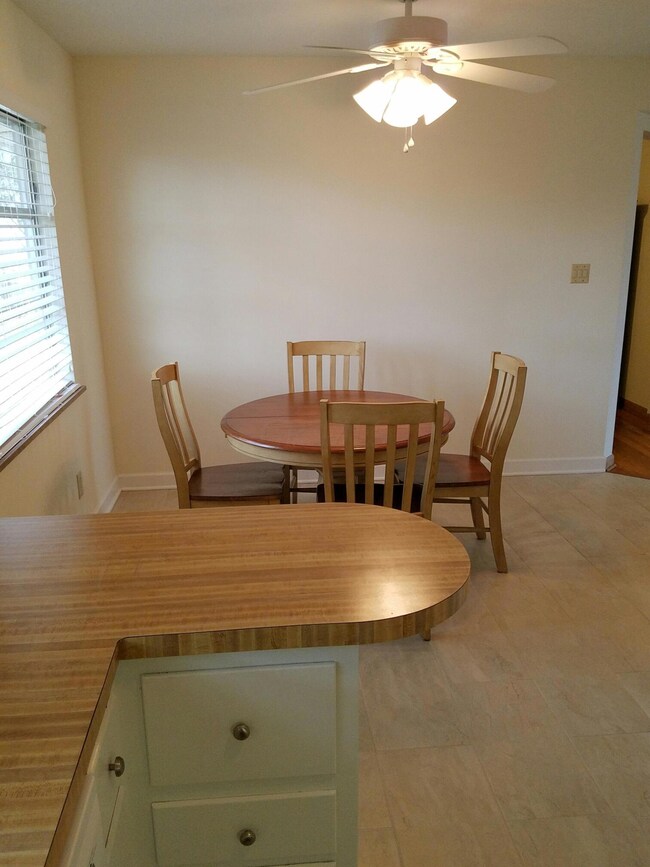 Kitchen eating area