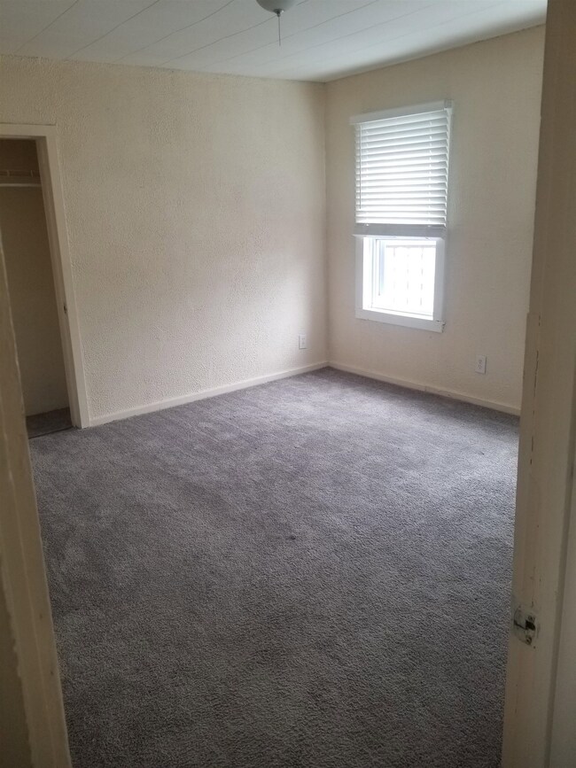 11 Nevada St unit 6, Nashua, NH 03060 - photo 5