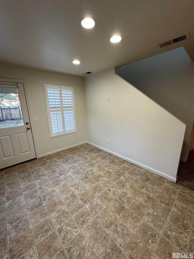 8896 Silverkist Dr, Reno, NV 89506 - photo 5