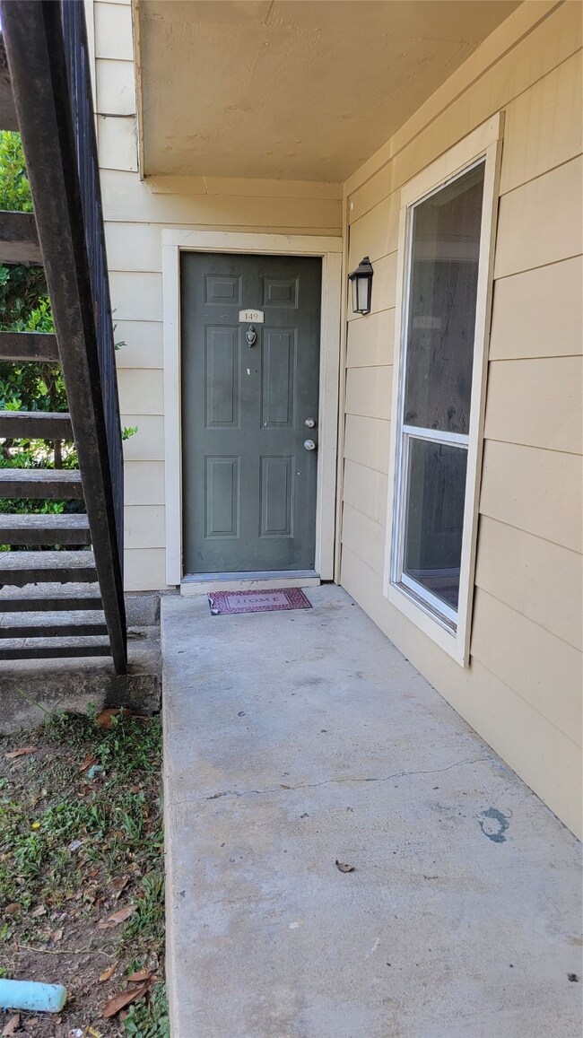 1st floor front entrance