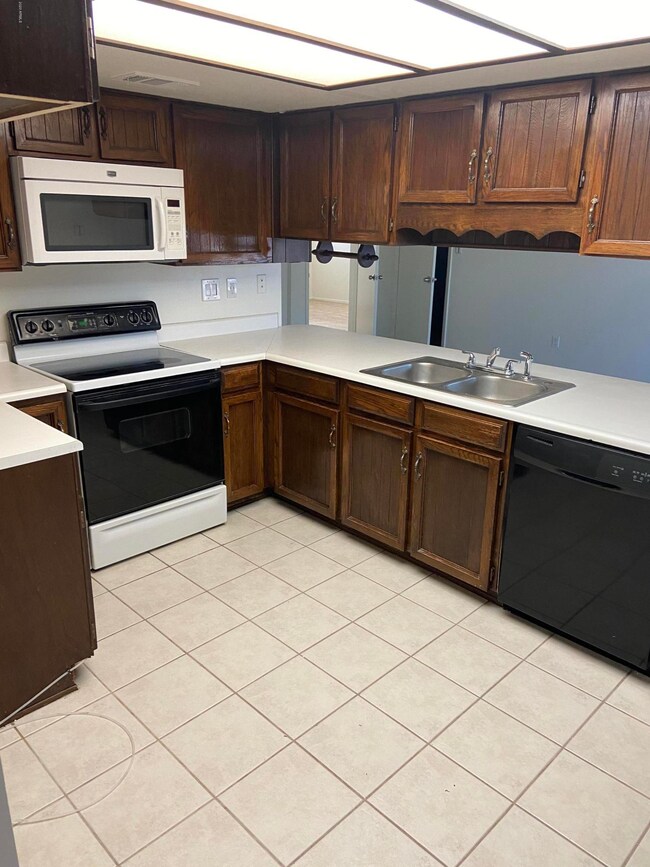 1543 E Hampton Cir, Mesa, AZ 85204 - photo 6