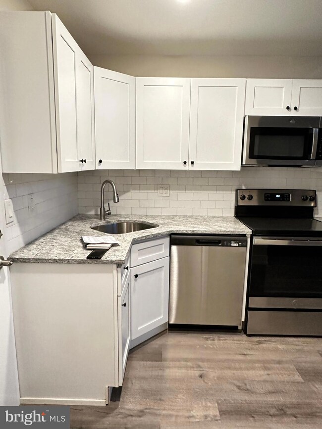 4629 E Thompson St unit 25, Philadelphia, PA 19137 - photo 4