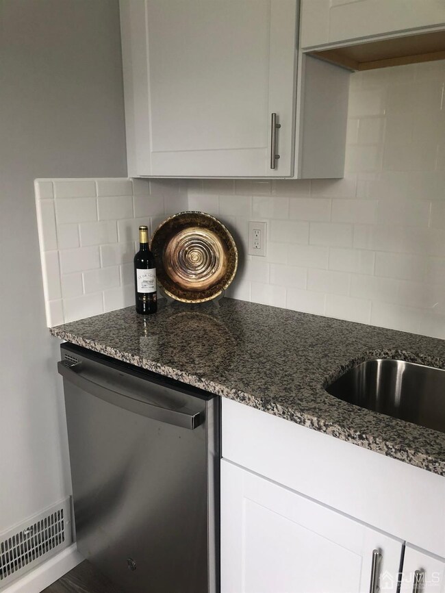 421 Cook Ave, Middlesex, NJ 08846 - photo 4