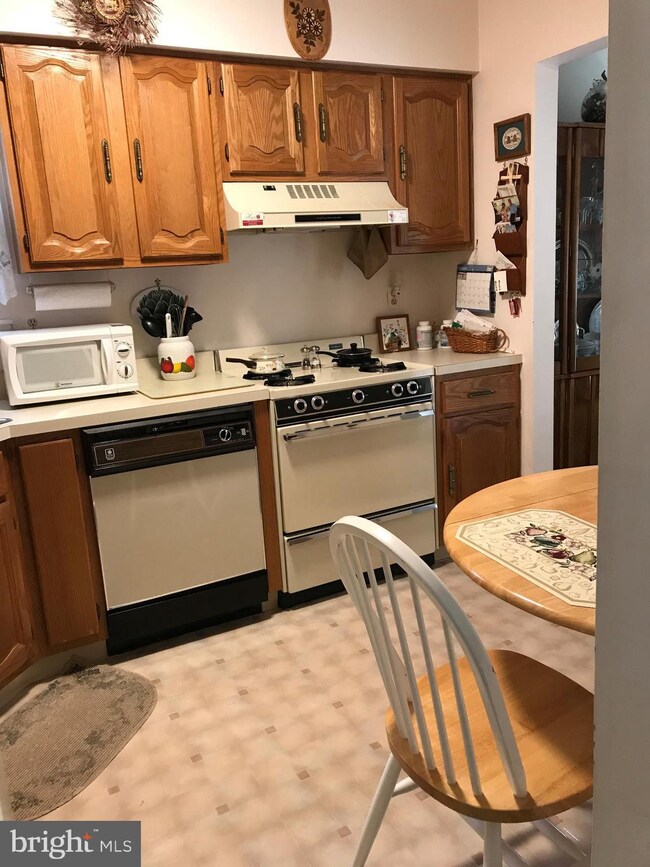 239 Wyndham Place, Trenton, NJ 08691 - photo 5