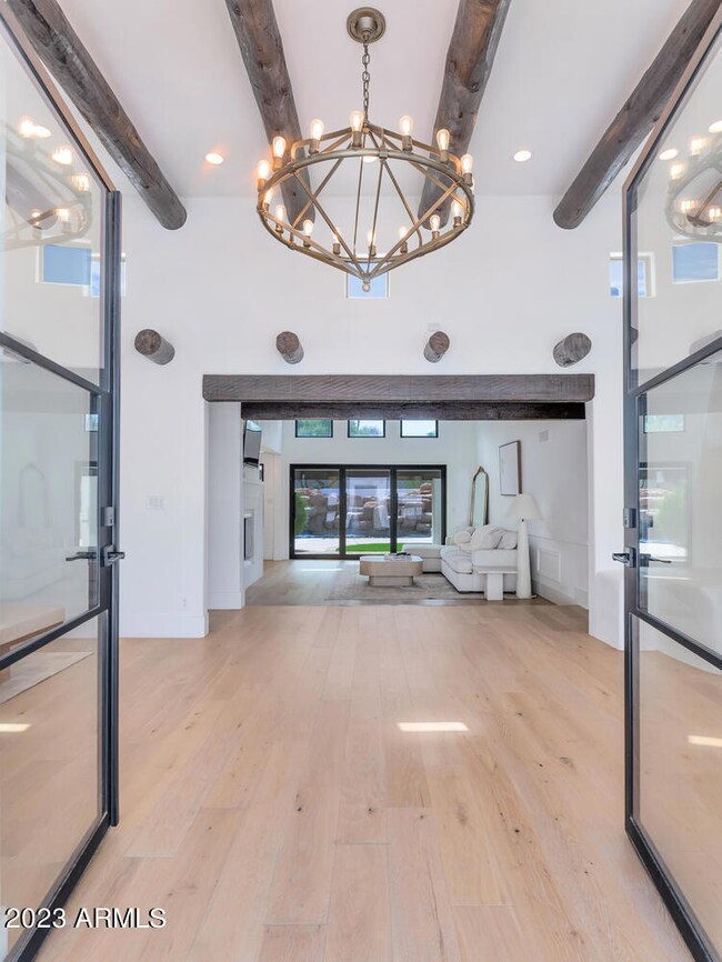 5215 N 45th Pl-large-005-010-TOD0856-752